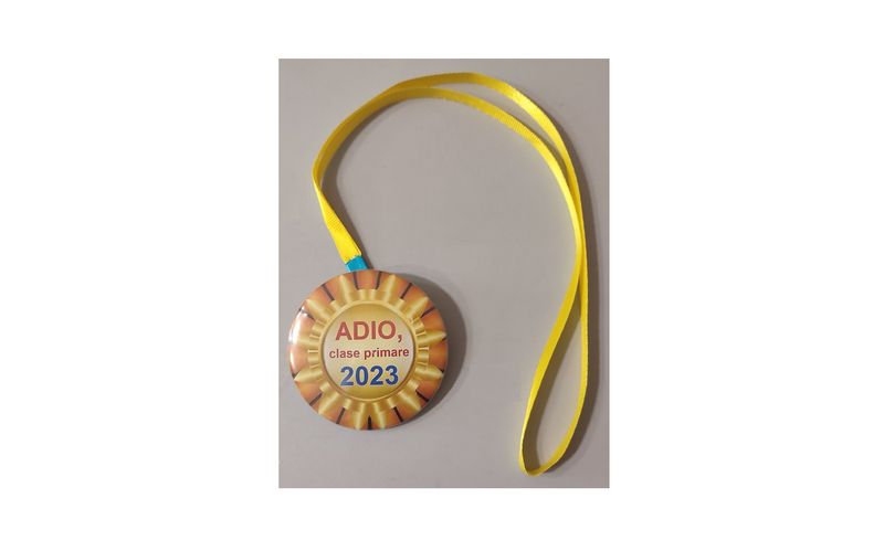 Insignă + şnur textil - Adio, clase primare art.InsCL-10