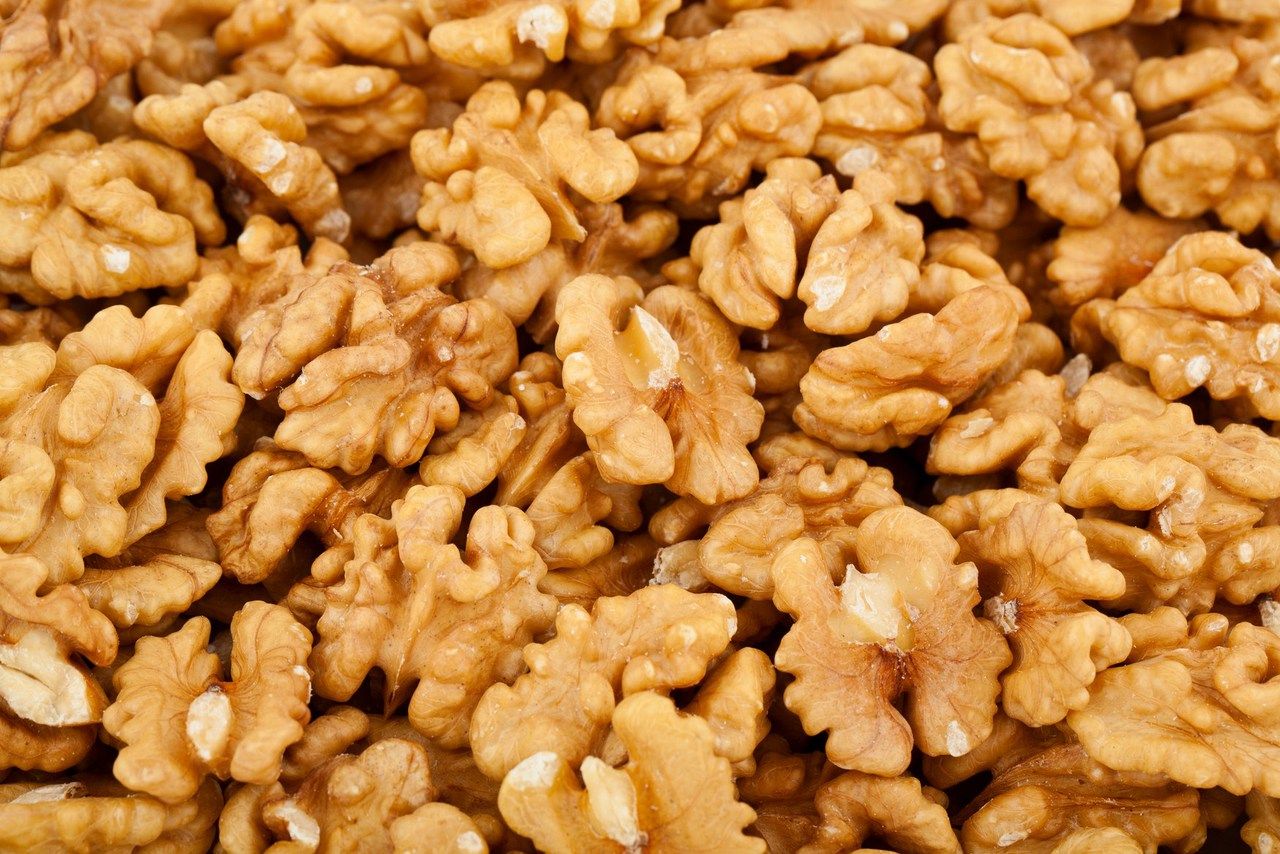 Nuci (jumatati) (per 100 gr)