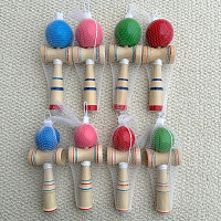 Jucărie din lemn; Kendama 18 cm lungime; Dimensiunea bilei 6 cm